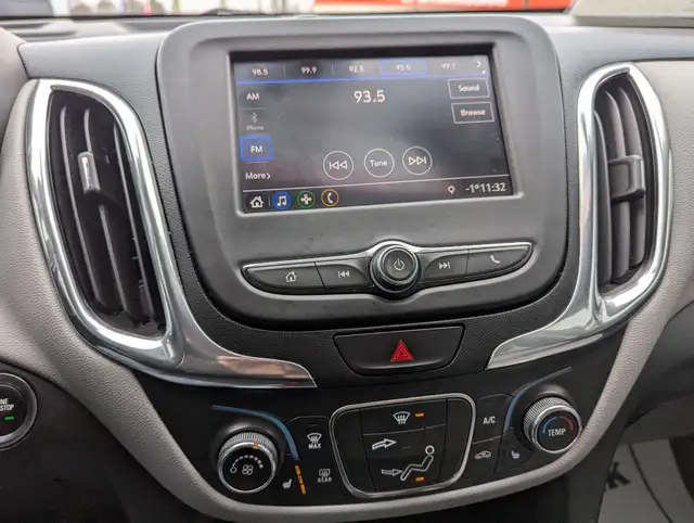 2021 Chevrolet Equinox LS WITH APPLE CARPLAY! - Photo 13