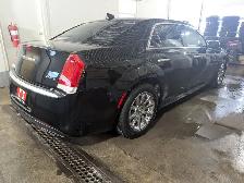 2019 Chrysler 300 C PLATINUM EDITION WITH LEATHER/SUNROOF! - Photo 3