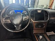 2019 Chrysler 300 C PLATINUM EDITION WITH LEATHER/SUNROOF! - Photo 10