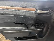 2019 Chrysler 300 C PLATINUM EDITION WITH LEATHER/SUNROOF! - Photo 11