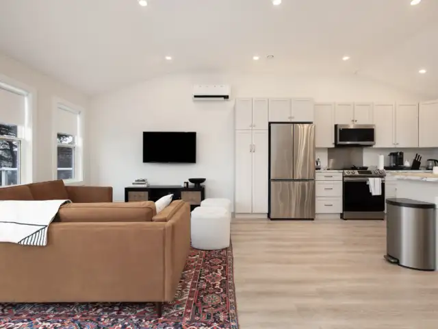 STUNNING HALIFAX VIEWS: EXECUTIVE 2 Bed 2 Bath AVAILABLE MAY 1ST - Photo 2