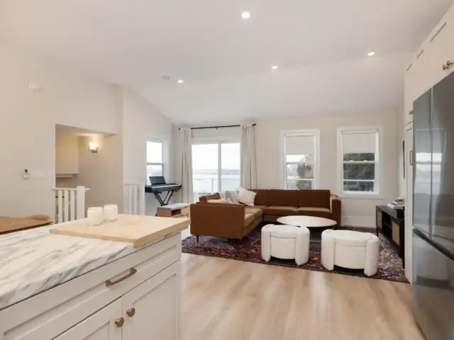 STUNNING HALIFAX VIEWS: EXECUTIVE 2 Bed 2 Bath AVAILABLE MAY 1ST - Photo 3