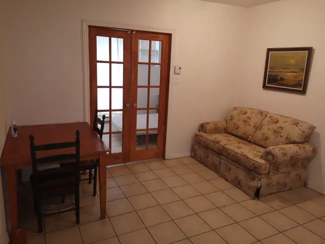 3-1/2 Subway station/ Metro Jolicoeur/Monk, 1 150 $/ m - Photo 2