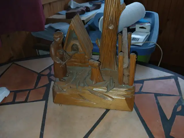 Old carved wooden lamp of a Baker baking bread - Photo 2