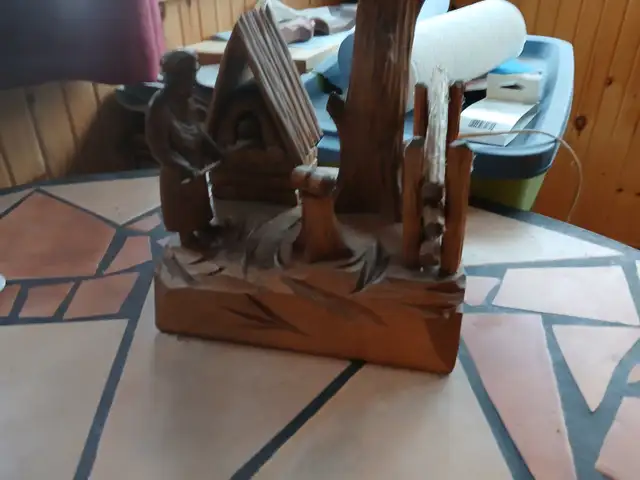 Old carved wooden lamp of a Baker baking bread - Photo 3
