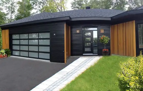 PORTE DE GARAGE OU MOTEUR