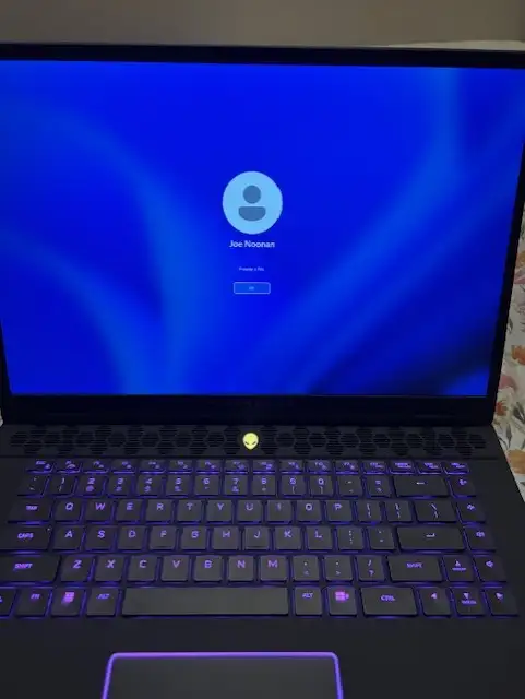 Alienware M16 R2 Ultra 9 RTX 4070, 32gb ram gaming laptop   bag