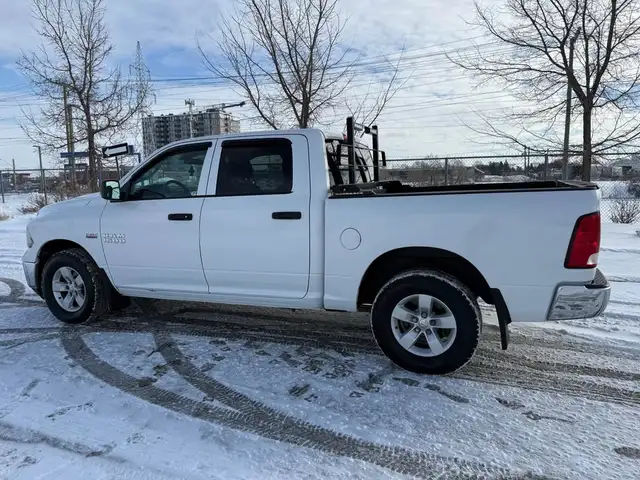 2016 Dodge Ram 1500 2016 DODGE RAM 1500 , 4X4 , COMME NEUF  ,  A - Photo 2