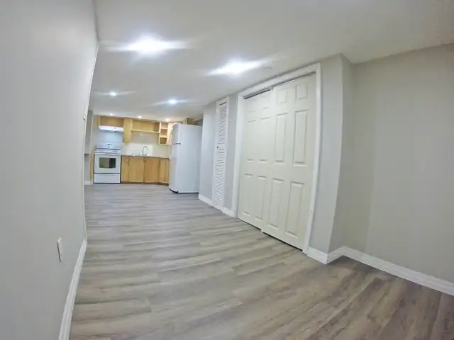 1 Bedroom Apartment -  Renovated/Cozy/Spacious/All inclusive - Photo 3