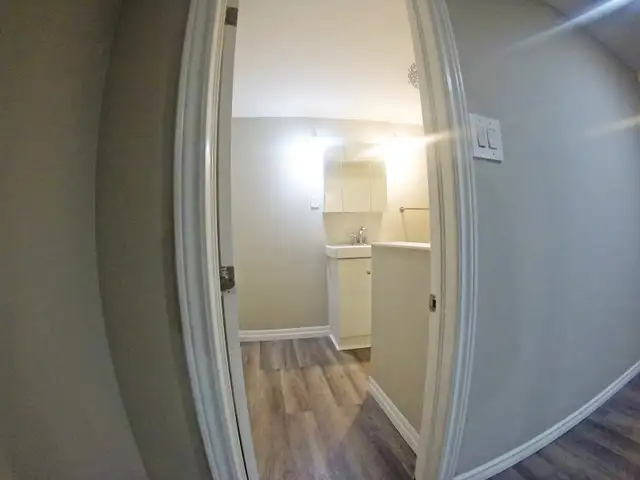 1 Bedroom Apartment -  Renovated/Cozy/Spacious/All inclusive - Photo 8