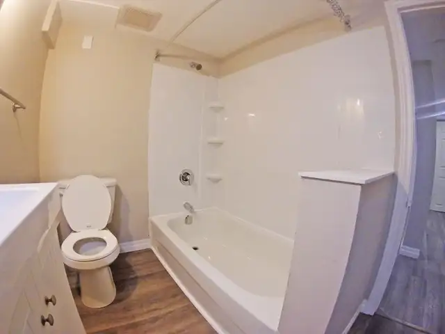 1 Bedroom Apartment -  Renovated/Cozy/Spacious/All inclusive - Photo 9