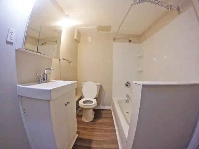 1 Bedroom Apartment -  Renovated/Cozy/Spacious/All inclusive - Photo 10