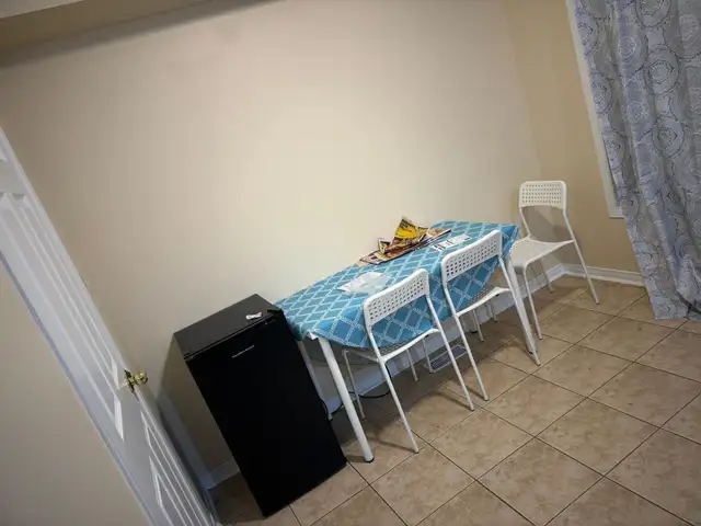 Master bedroom with attached washroom - Photo 4