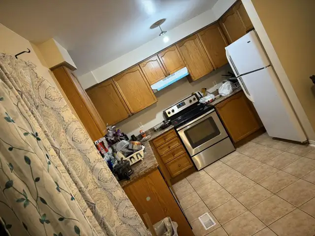 Master bedroom with attached washroom - Photo 5