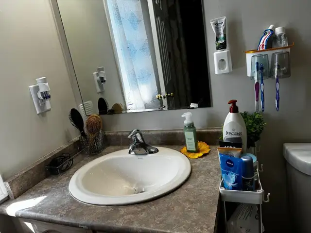 Master bedroom with attached washroom - Photo 6