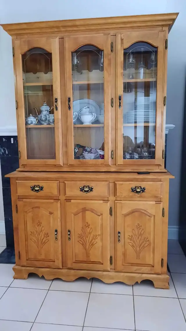 6 Chairs and matching Buffet - Photo 2