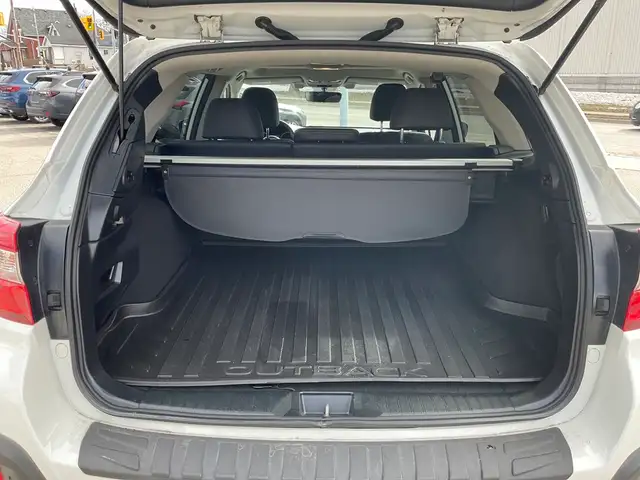2019 Subaru Outback 2.5i Limited W/ Eye Sight Pkg - LEATHER! NAV - Photo 10
