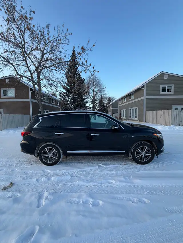2019 Infiniti QX60 LUXE AWD — 7 Passenger SUV - Photo 2