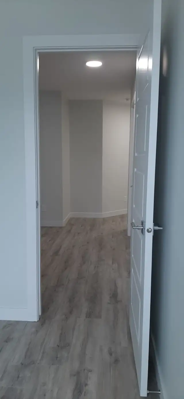Amazing 4bed 3 full bathroom house with detach garage for rent - Photo 4