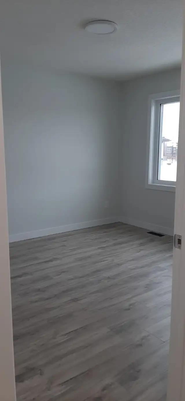Amazing 4bed 3 full bathroom house with detach garage for rent - Photo 6
