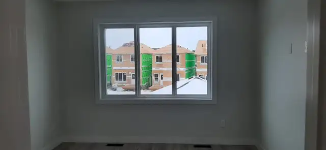 Amazing 4bed 3 full bathroom house with detach garage for rent - Photo 8
