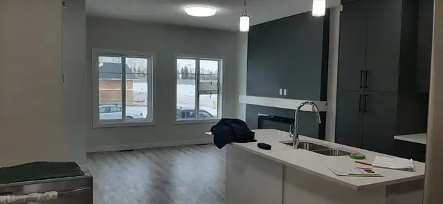 Amazing 4bed 3 full bathroom house with detach garage for rent - Photo 9