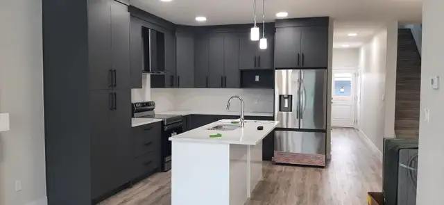 Amazing 4bed 3 full bathroom house with detach garage for rent - Photo 12