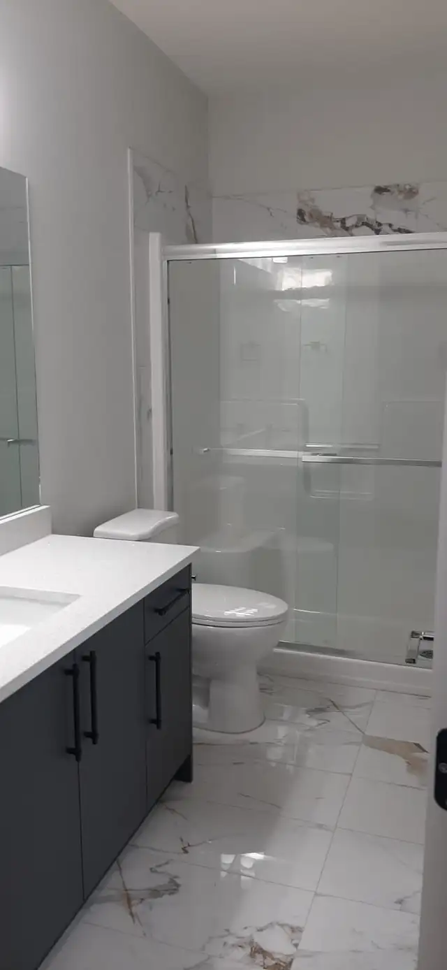 Amazing 4bed 3 full bathroom house with detach garage for rent - Photo 15