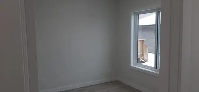 Amazing 4bed 3 full bathroom house with detach garage for rent - Photo 16