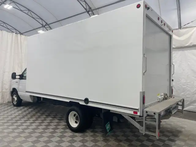 2025 Ford E-Series Cutaway - Photo 5