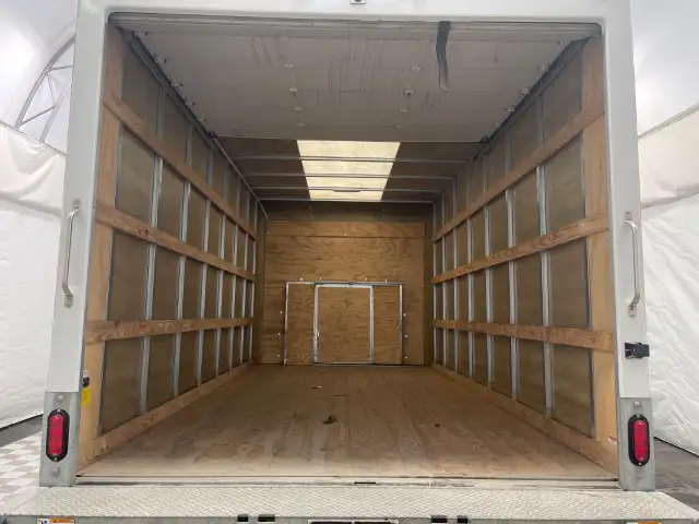 2025 Ford E-Series Cutaway - Photo 6