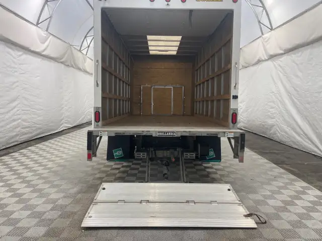 2025 Ford E-Series Cutaway - Photo 7