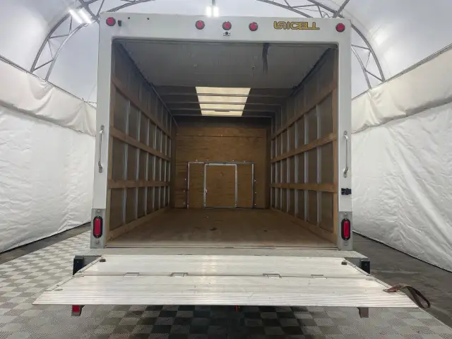 2025 Ford E-Series Cutaway - Photo 8