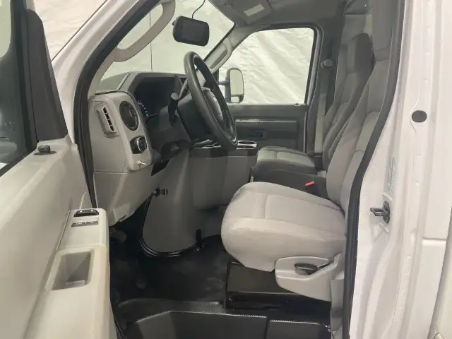 2025 Ford E-Series Cutaway - Photo 11