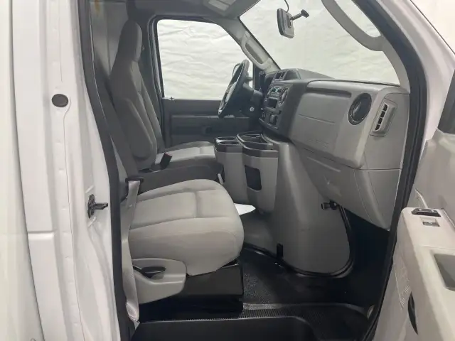 2025 Ford E-Series Cutaway - Photo 12