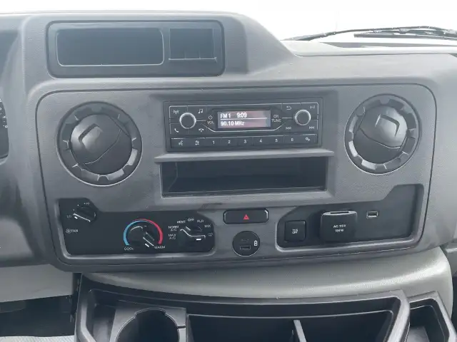 2025 Ford E-Series Cutaway - Photo 15