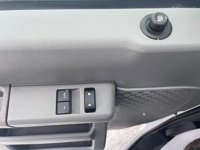 2025 Ford E-Series Cutaway - Photo 16