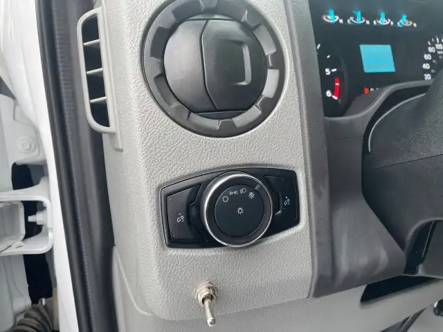 2025 Ford E-Series Cutaway - Photo 17