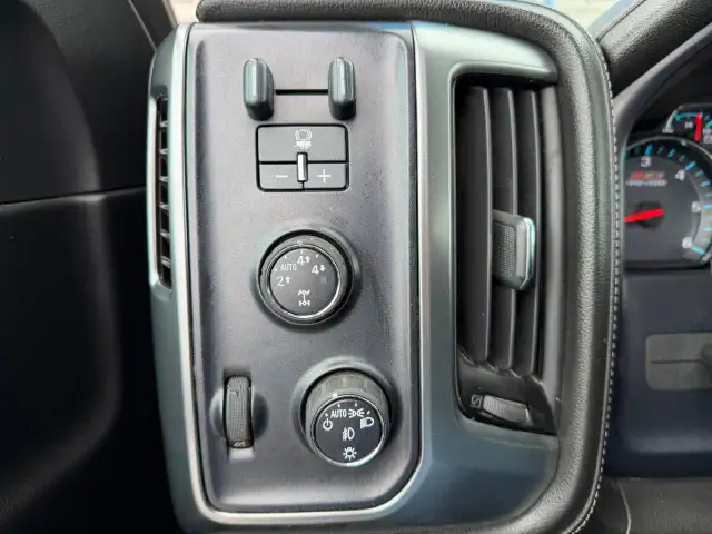 2015 CHEVROLET Silverado 1500 LTZ Crew Cab - Photo 12