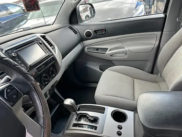2015 Toyota Tacoma 4WD Double Cab V6 Auto - Photo 12
