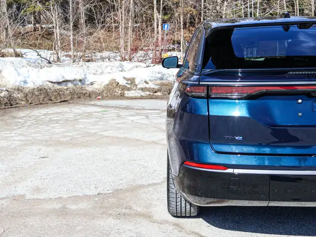 2024 Jeep Wagoneer S Launch Edition- Pano Sunroof - - Photo 12