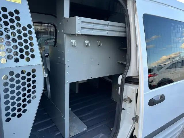 2011 Ford Transit Connect XLT - Photo 4