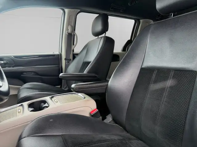 2014 Dodge Grand Caravan 30TH ANNIVERSARY | CLEAN CARFAX | LOW K - Photo 13