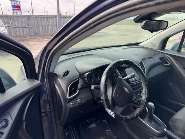 2019 Chevrolet Trax LT, ENGINE PROBLEM, GREAT FOR PARTS OR REPAI - Photo 11