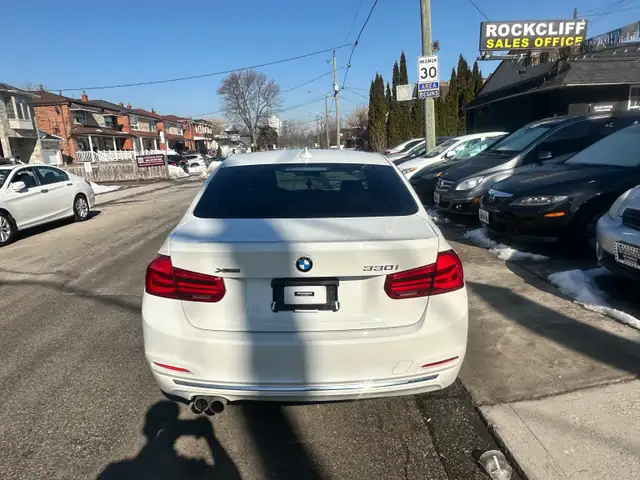 2017 BMW 330 i xDrive - Photo 4