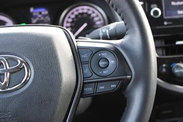 2024 Toyota Camry HYBRID SE - Photo 13