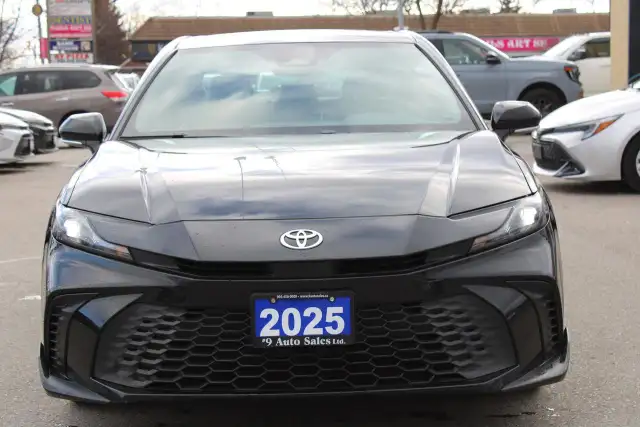 2025 Toyota Camry SE hybrid with sunroof - Photo 4