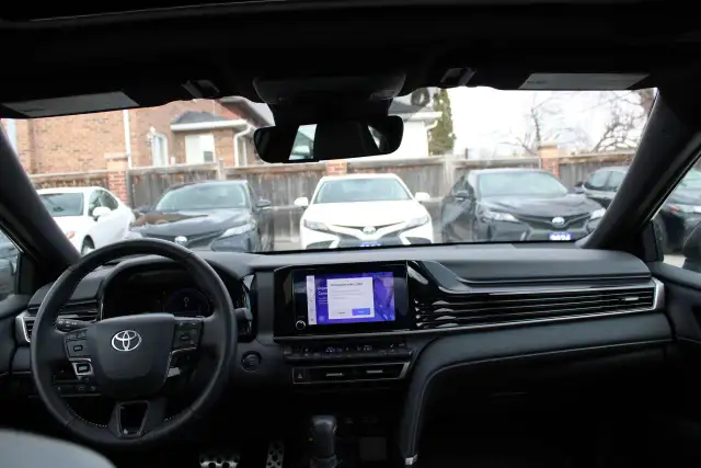2025 Toyota Camry SE hybrid with sunroof - Photo 7