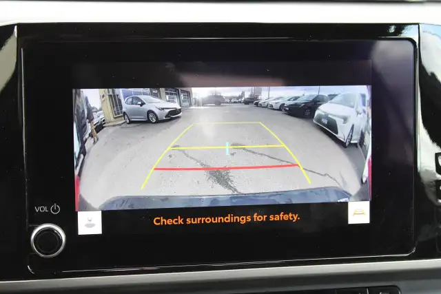 2025 Toyota Camry SE hybrid with sunroof - Photo 13