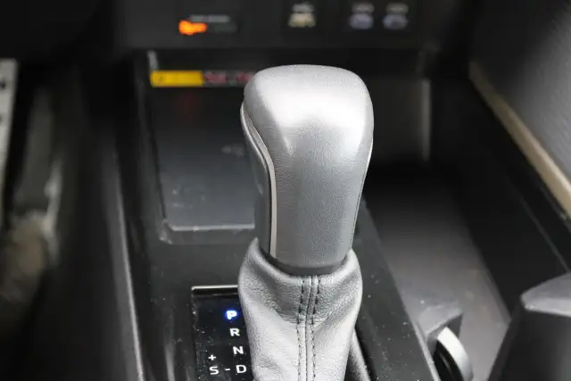 2025 Toyota Camry SE hybrid with sunroof - Photo 16